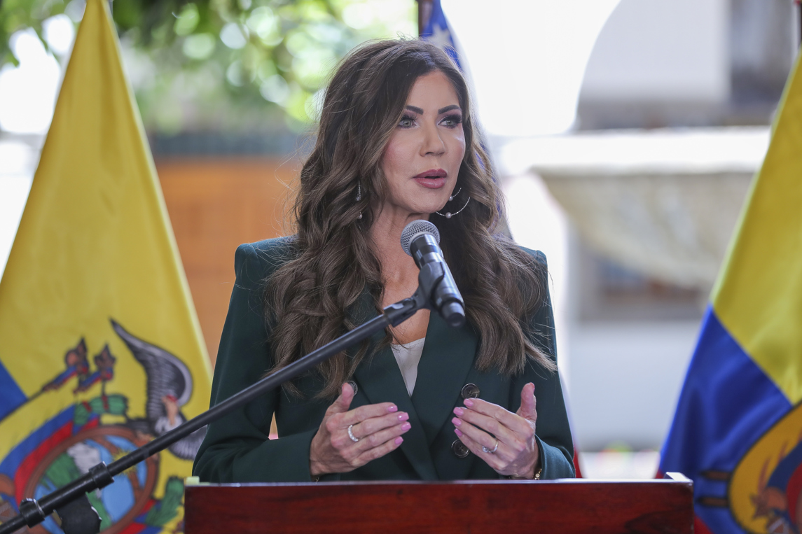 Alcatraz Caimán is "a model," says National Security Secretary Kristy Noem