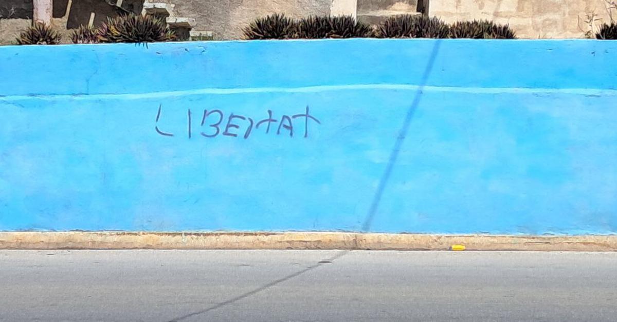 An eloquent "freedom" painted in a Holguin wall revives popular discontent