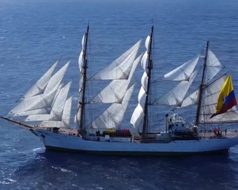 Arc Gloria ship received recognition as 'Colombian ambassador to the seas'