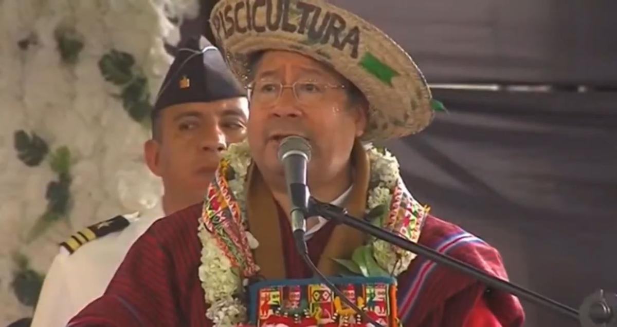 Arce begins to say goodbye and asks peasants to vote to continue receiving bonds