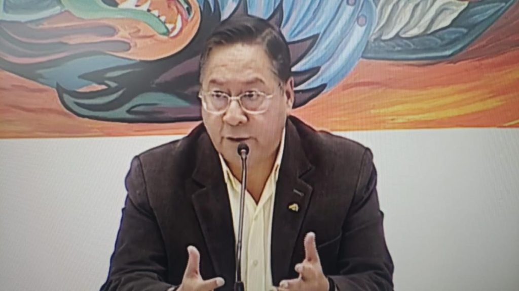 Arce says that "will not flee from the country" And, after leaving the presidency, he will return to teaching