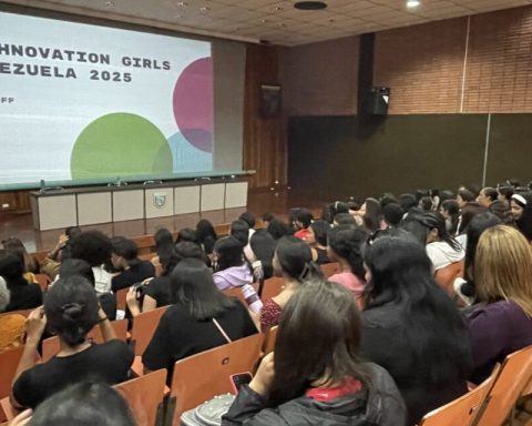 Ari mobile | Technovation Girls Venezuela empowers adolescents for social innovation