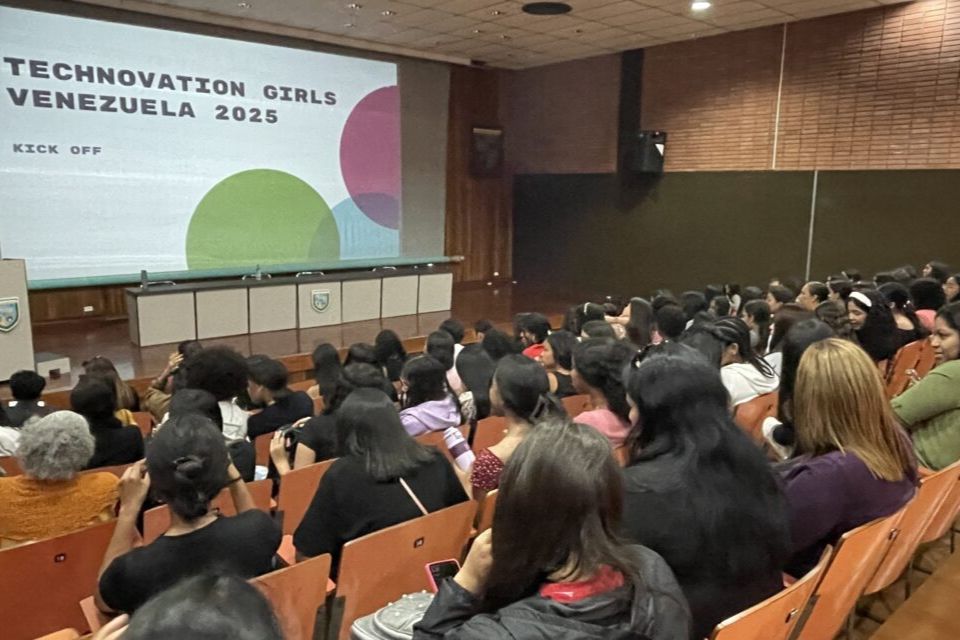 Ari mobile | Technovation Girls Venezuela empowers adolescents for social innovation