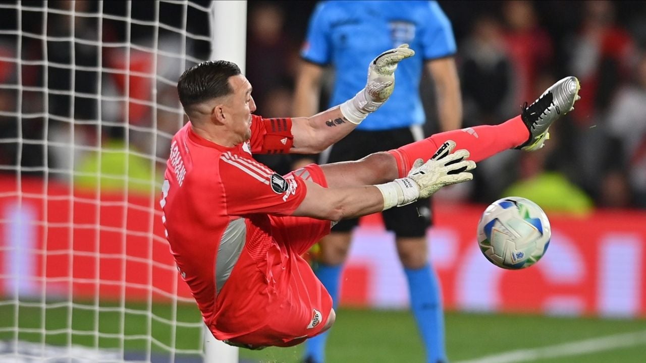 Armani broke the curse and took River to the rooms of the Libertadores