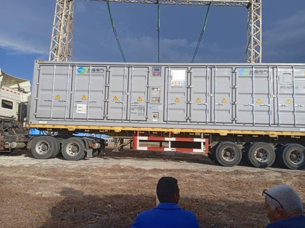 Batteries arrive at the solar parks, the generation deficit will follow around 1700 MW this Sunday