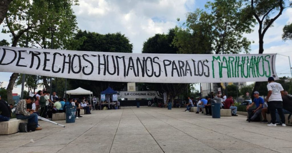 Between police and music, the consumption of cannabis in safe points of the CDMX