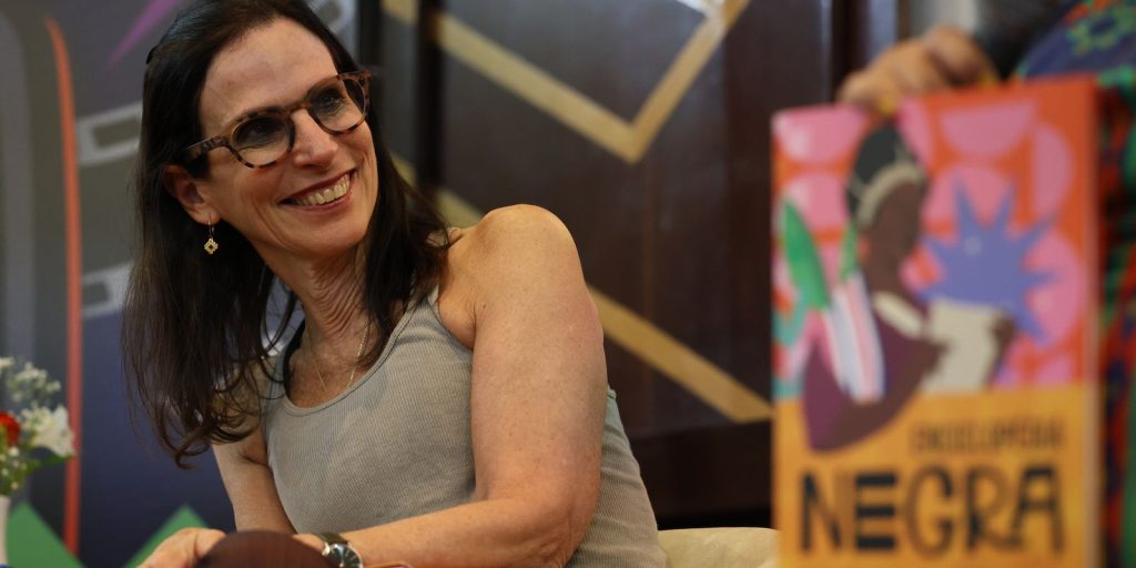 Black Encyclopedia presents black characters to young people