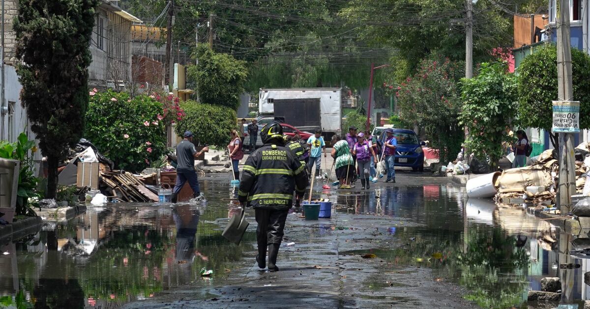 Brugada promises drainage revision street and support after rains on CDMX