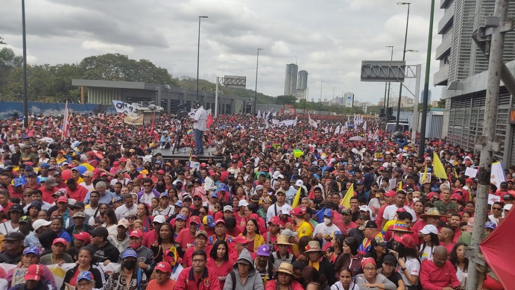 Caracas march in defense of President Maduro