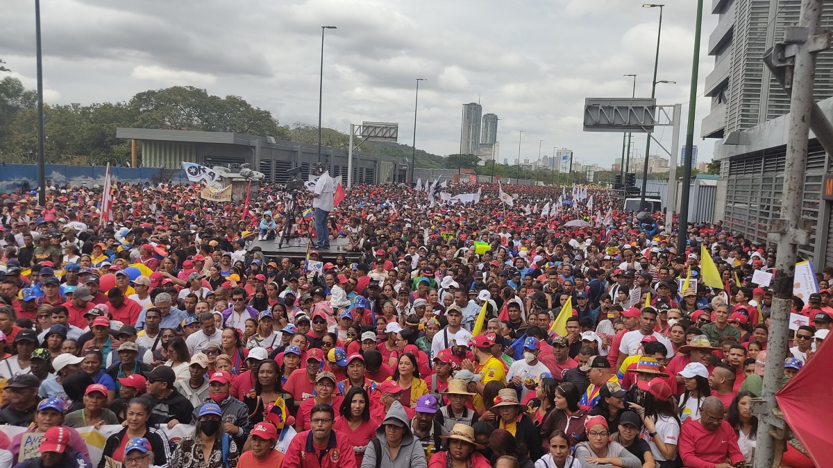 Caracas march in defense of President Maduro