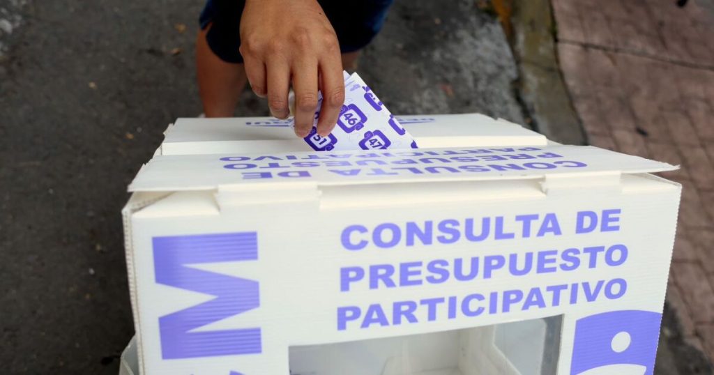 Chilangos vote for projects in the participatory budget consultation 2025