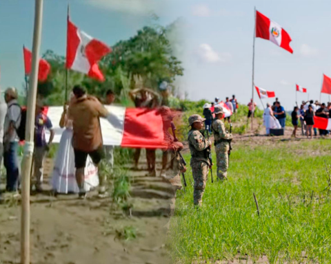 Citizens of Santa Rosa Izan Flag of Peru, while singing National Anthem