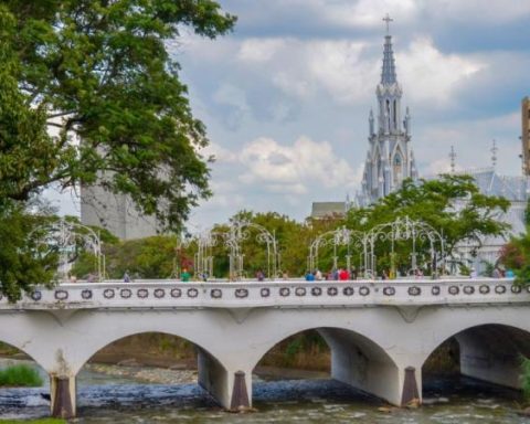 Colombia's pedestrian toll for which almost nothing pays and saves minutes of walking