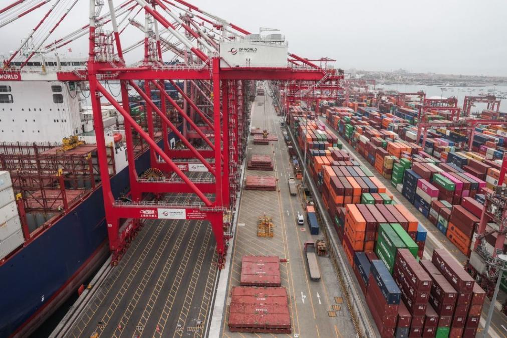 Commerce between Peru and Colombia benefits the neighboring country more