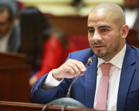 Congress takes a step back: they withdraw clausula that allowed senators and deputies to win more than S/ 50,000