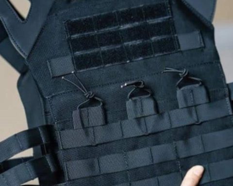 Congressman Alfredo Azurín denounces that police use expired antibalas and without real protection