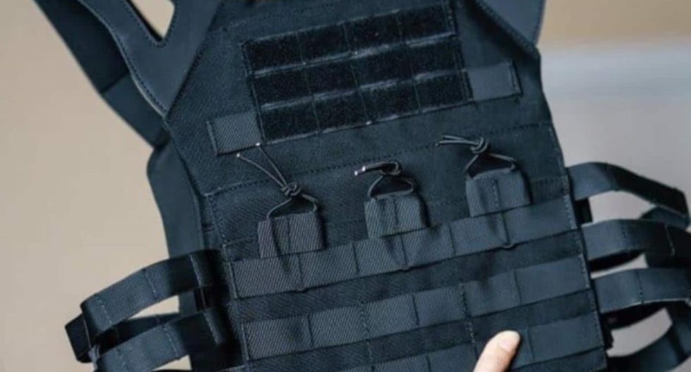 Congressman Alfredo Azurín denounces that police use expired antibalas and without real protection