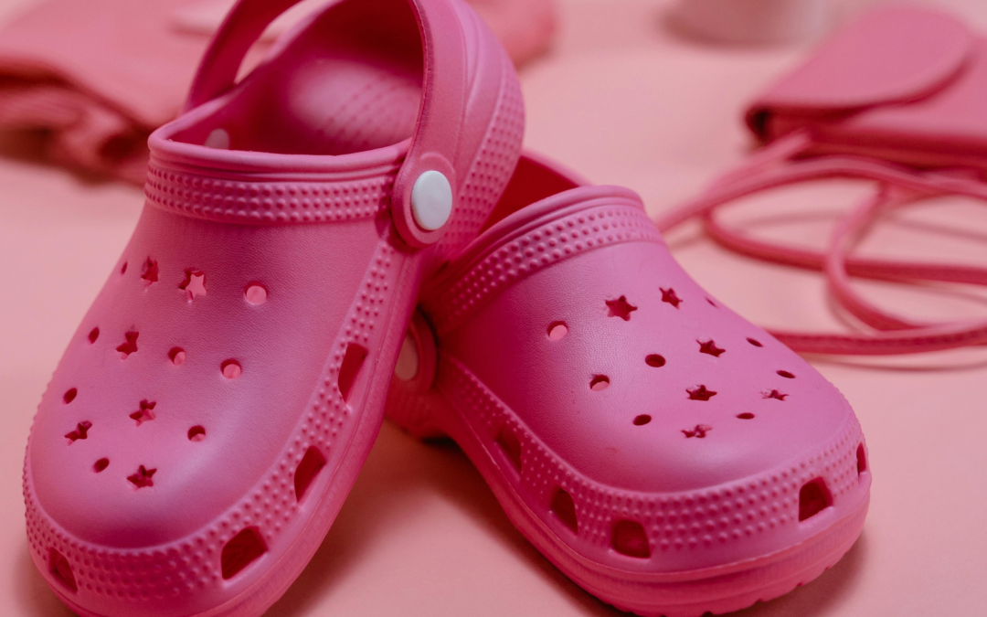 Crocs actions fall by 30% for tariffs and loss of fashion strength of "ugly shoes"