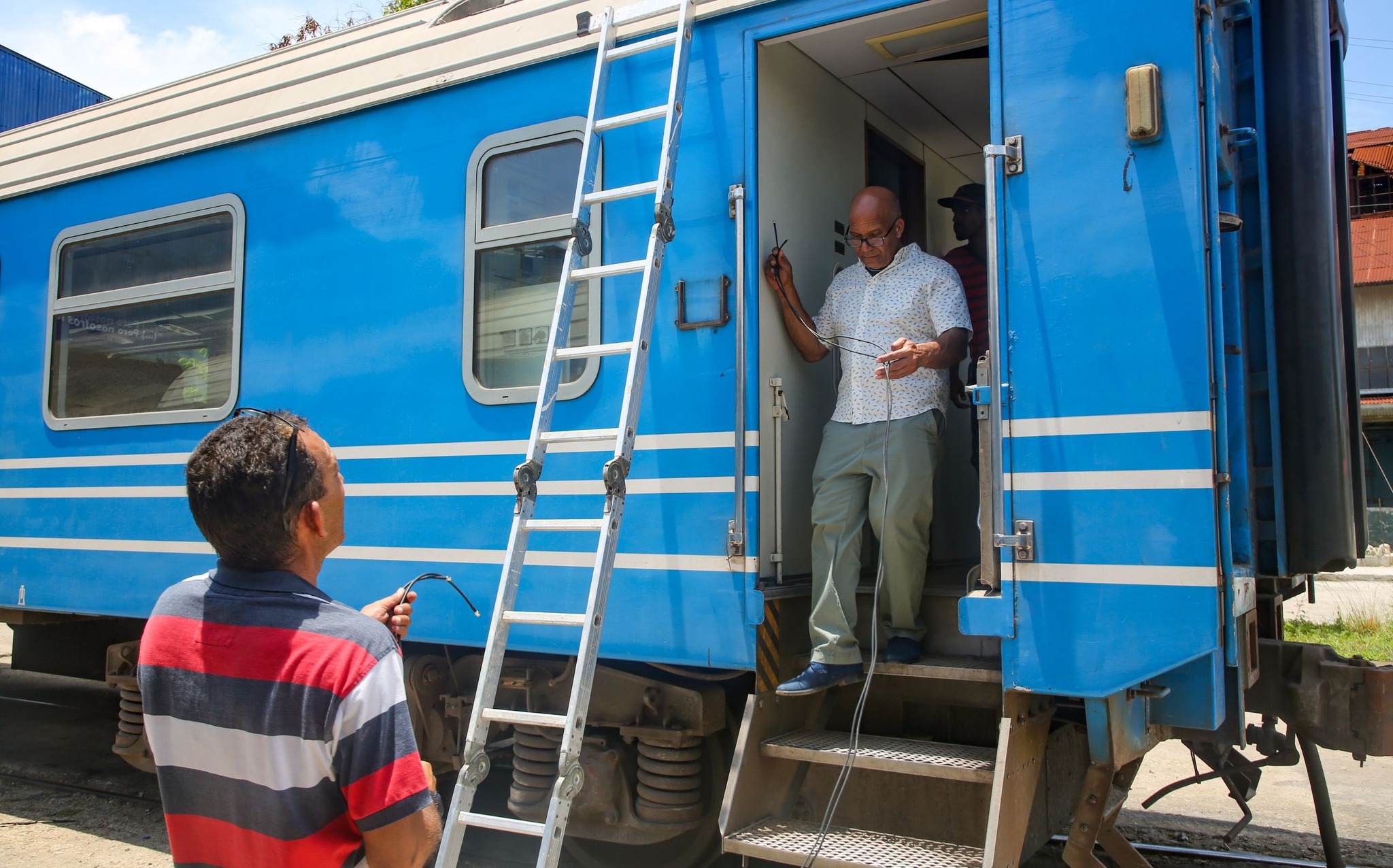 Cuba starts field tests to offer wifi in national trains