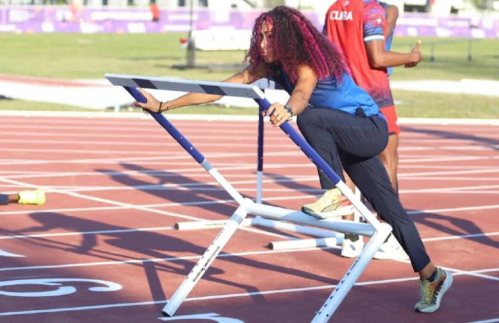 Cuban Jocelyn Echazabal breaks record in 100 meters with fences in Asunción