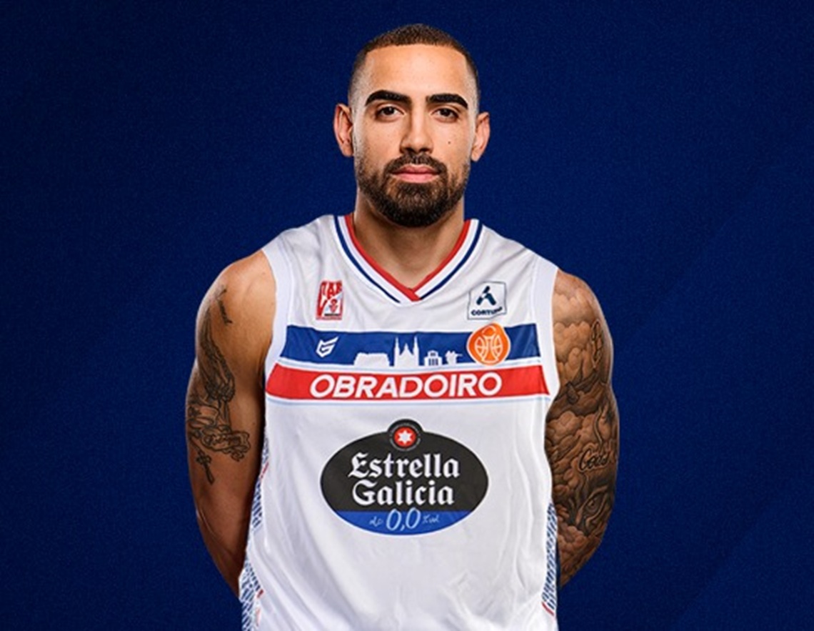 Cuban basketball player Yunio Barrueta signs with Santiago de Compostela team