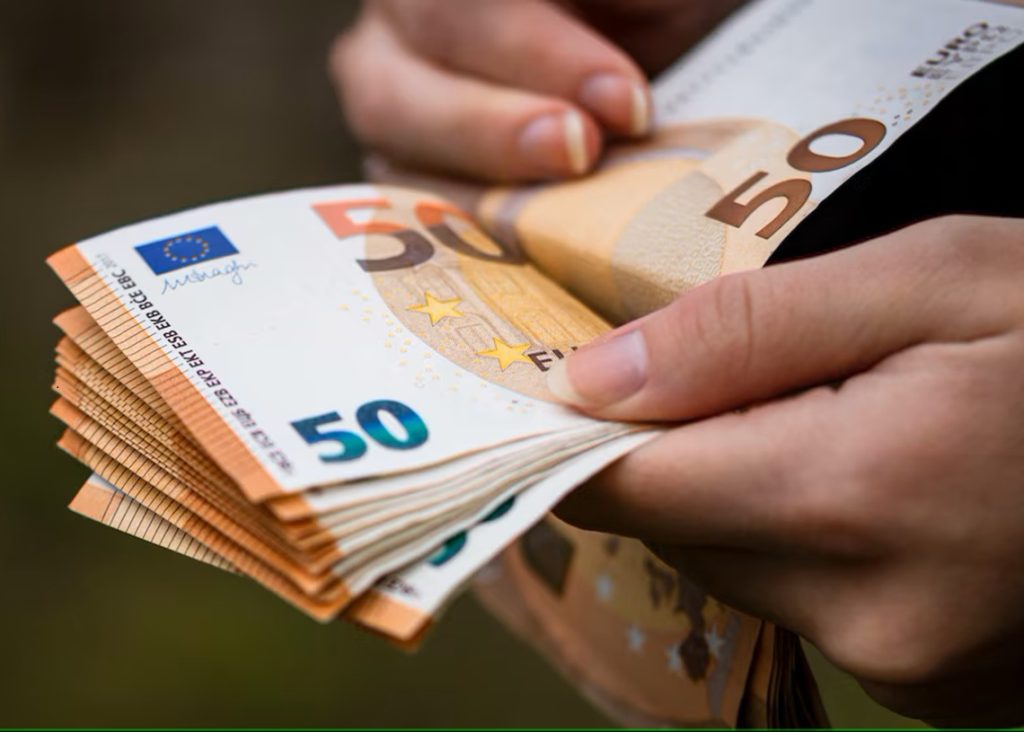 Currency in Cuba: The euro reaches 450 pesos and the MLC is still in mince