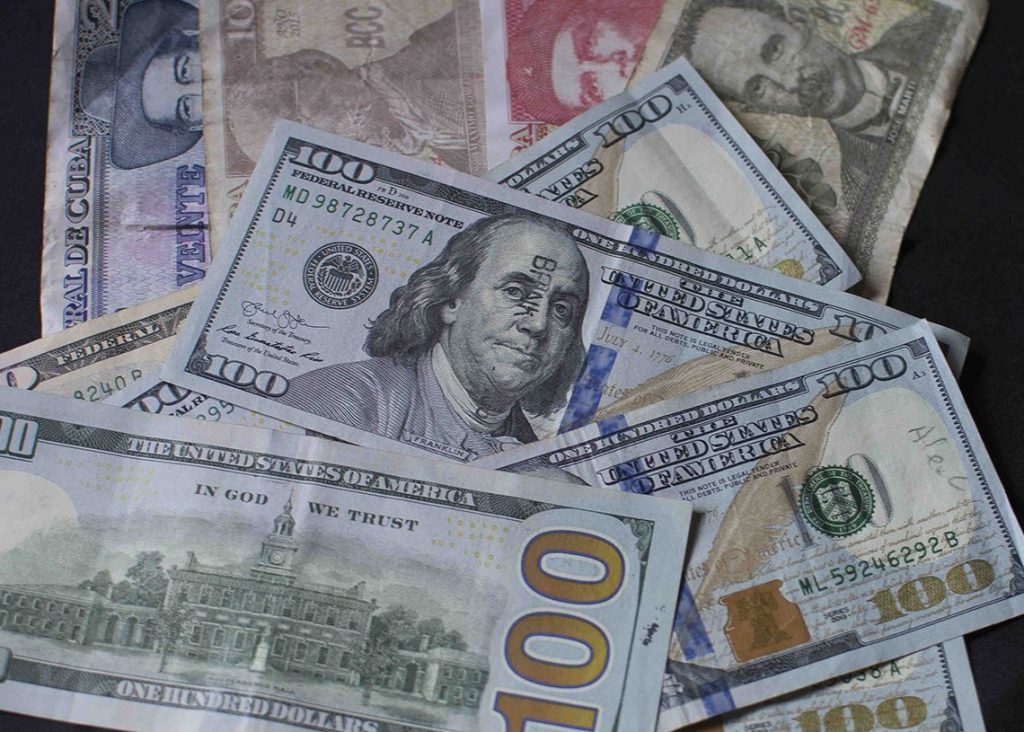 Currency in Cuba: the dollar is getting closer and more to 400 pesos