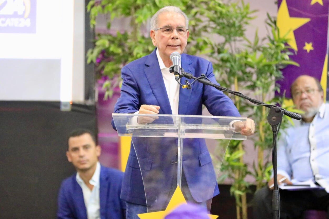 Danilo Medina critica estado de hospitales en la República Dominicana