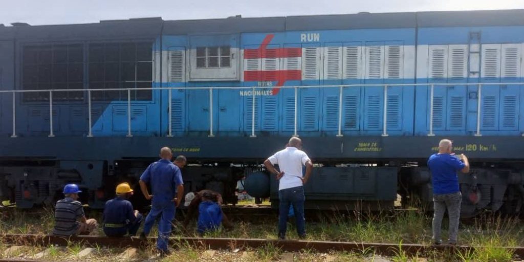 Tren descarrilado de la ruta Holguín-Habana