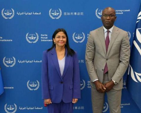 Delcy Rodríguez met with the deputy prosecutor of the CPI in The Hague