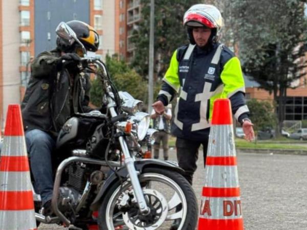 Do not be deceived: how to consult if a transit agent is on duty in Bogotá