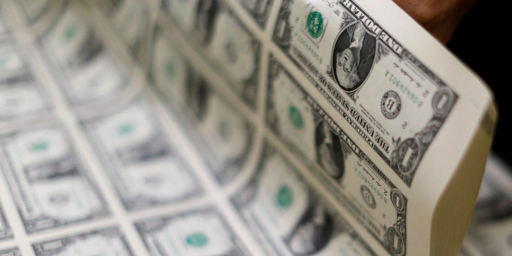 Dollar drops to $ 5.47 a day after stress with magnitsky law