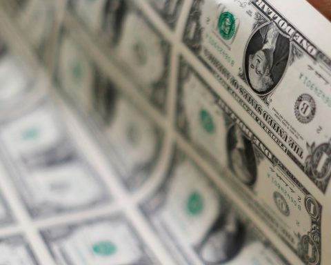 Dollar drops to $ 5.47 a day after stress with magnitsky law