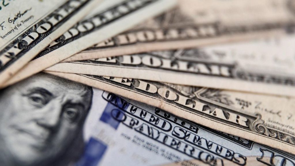 Dollar: how much of the first half of August closed