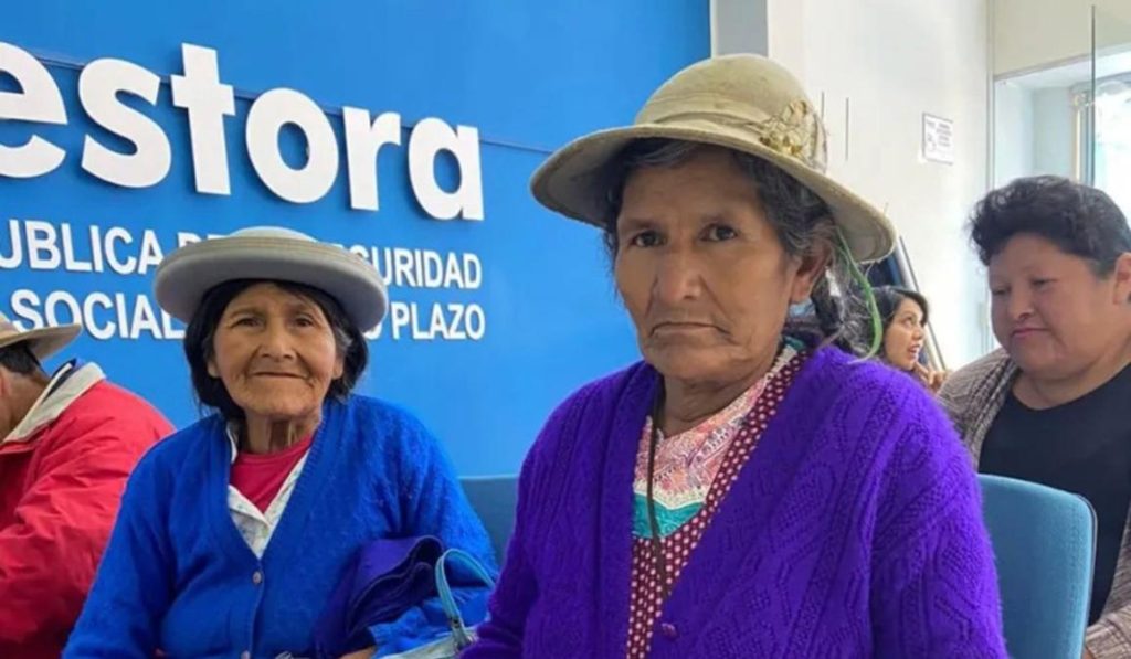 Economists agree that it is unfeasible to increase income dignity