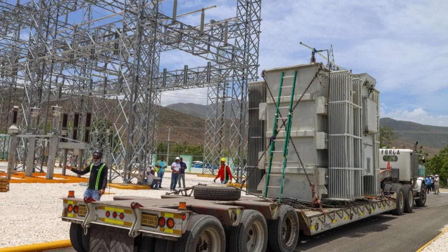 Edesur instala en Jimaní transformador de potencia