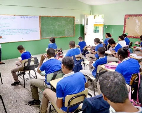 Educación garantiza aulas para nuevo año escolar en Santiago