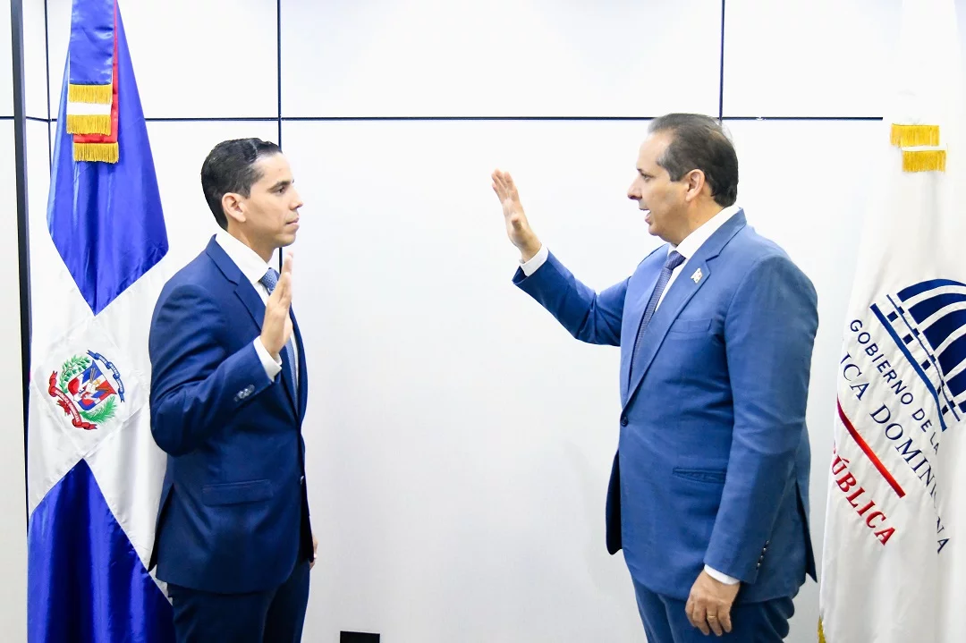 Edward Guzmán fue juramentado por el ministro de Salud Pública, Víctor Atallah