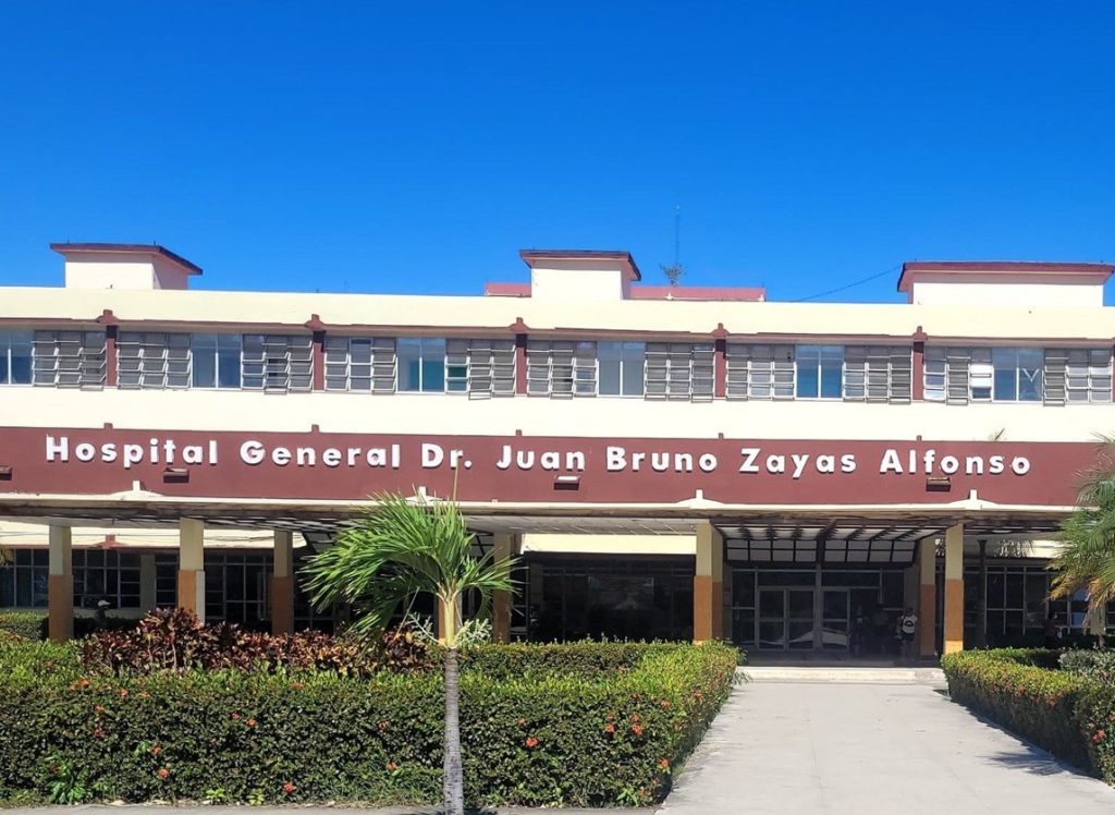 Elder dies after "a fall" in Hospital de Santiago de Cuba, authorities denies rumors