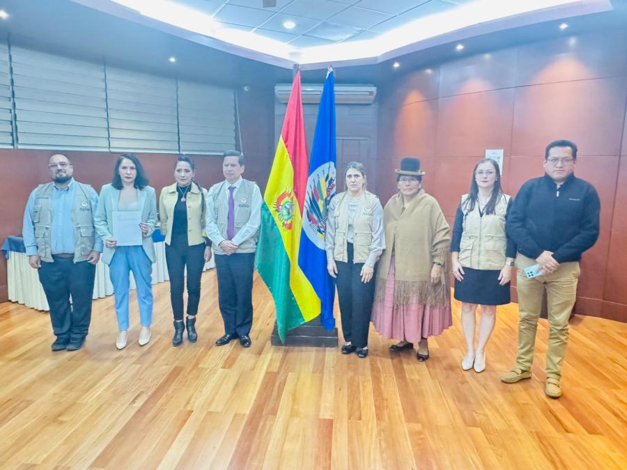 Evo lawyers meet with the OAS mission