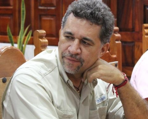 Exembajador León Fredy Muñoz clarified his role in the residence of Carlos Ramón González in Nicaragua
