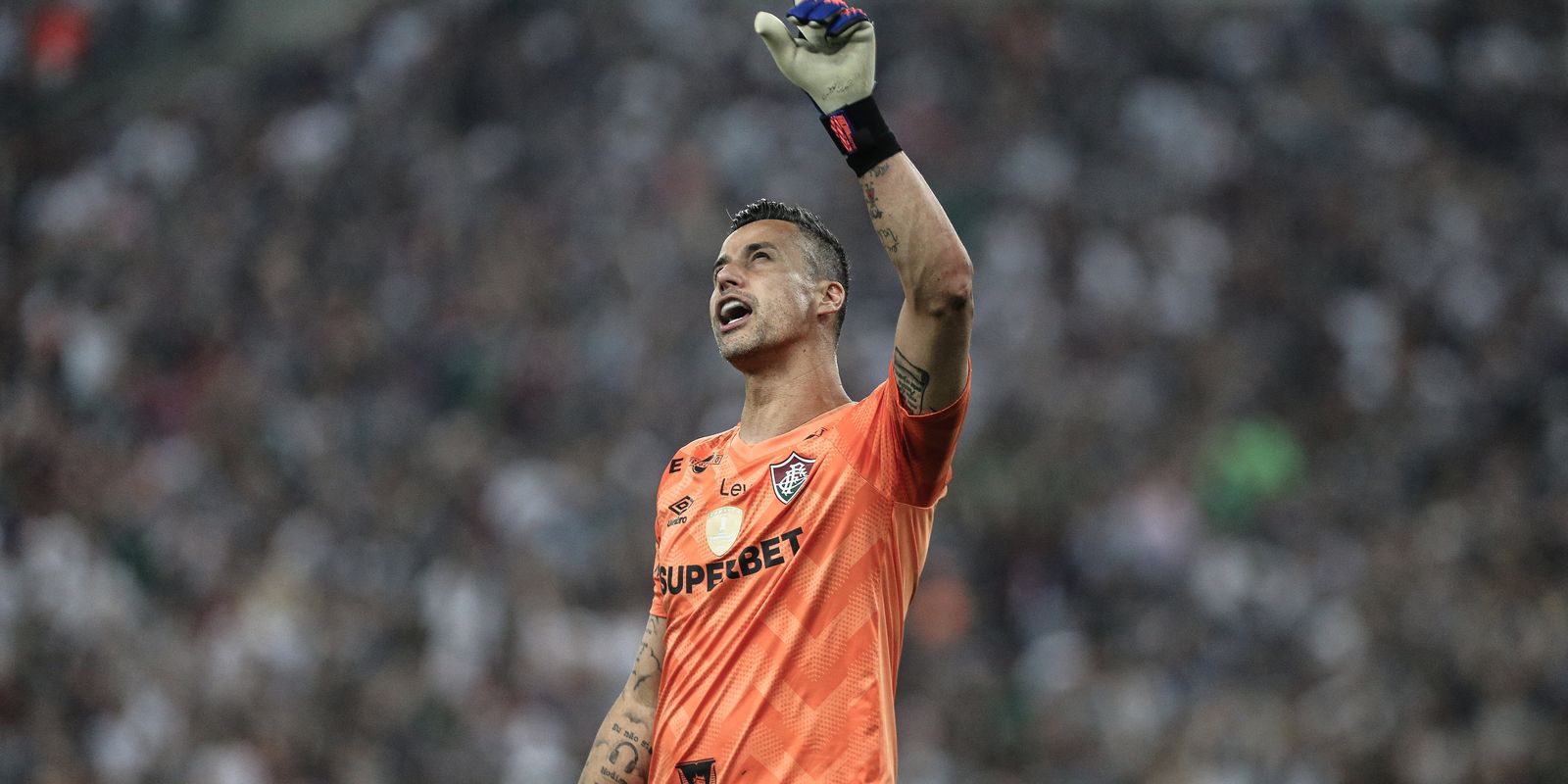 Fábio becomes a player with the most matches played in world football