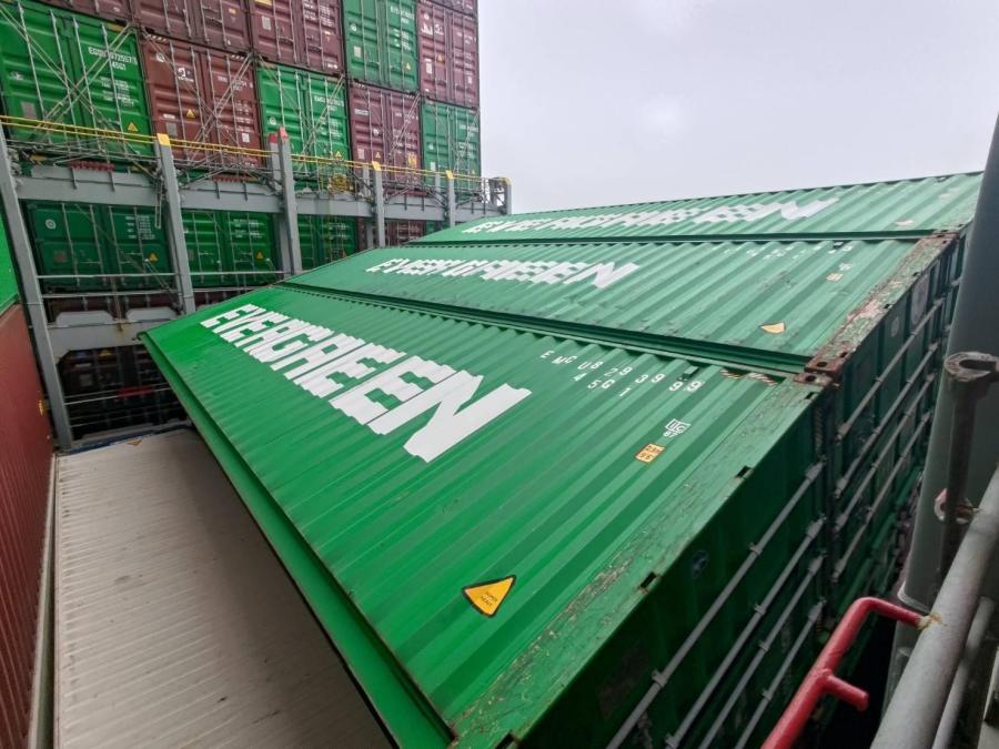 Falling containers in Callao: How does specialized insurance in merchandise transport before logistics claims protect?