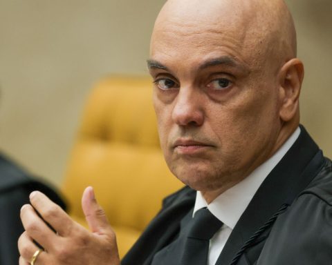 Family members can visit Bolsonaro without asking for permission