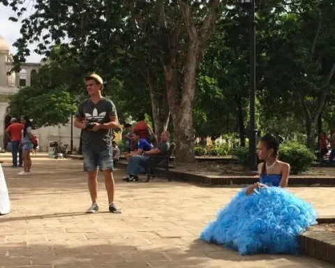 Sesión de fotos de una quinceañera en Holguín