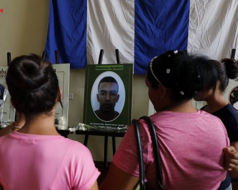 Flowers, tears and candles lit by the victims of the fire in the Superanqueros base