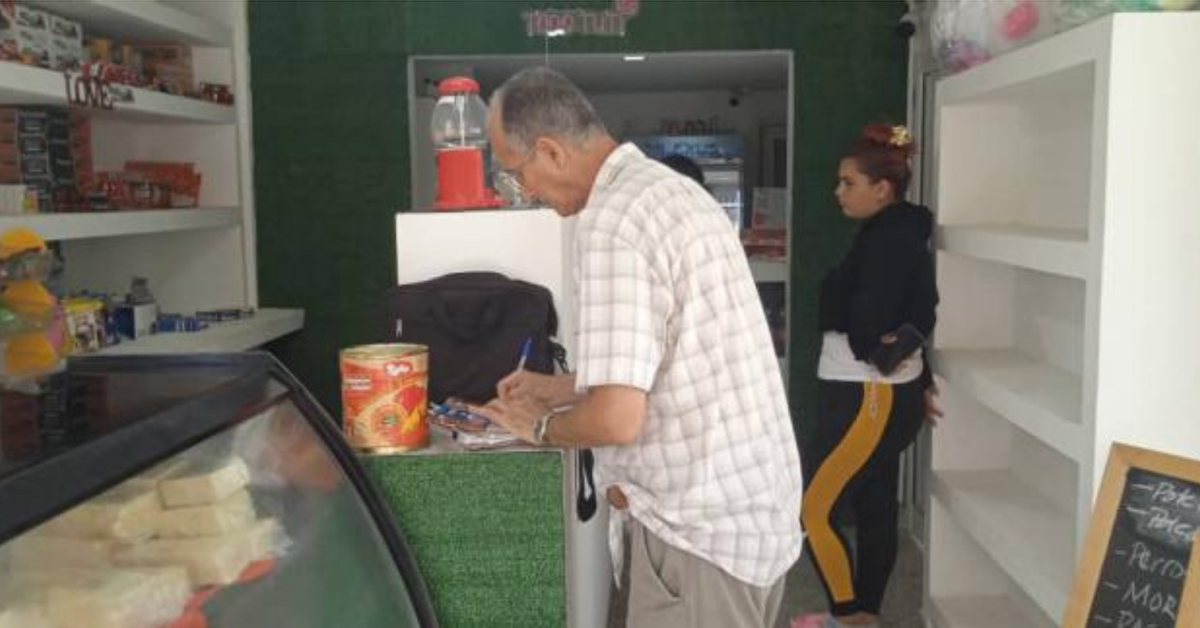 For multiple irregularities and with its owner abroad, a Habanera store is forced to close