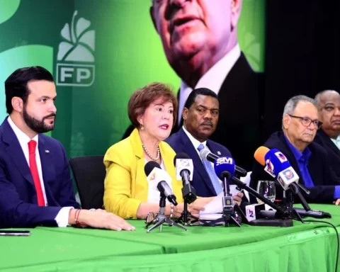 Miembros de la Fuerza del Pueblo