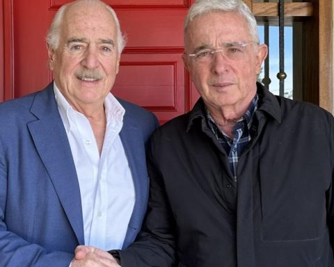 Former President Pastrana visited Álvaro Uribe after being sentenced to 12 years