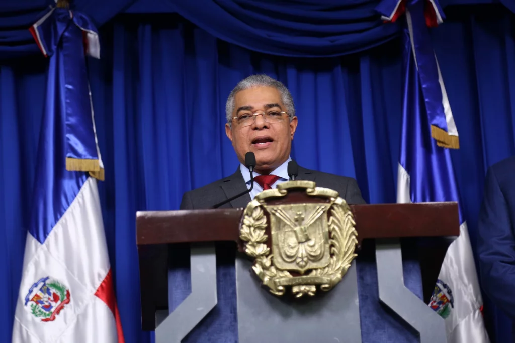 Former budget director denounces increase in public payroll